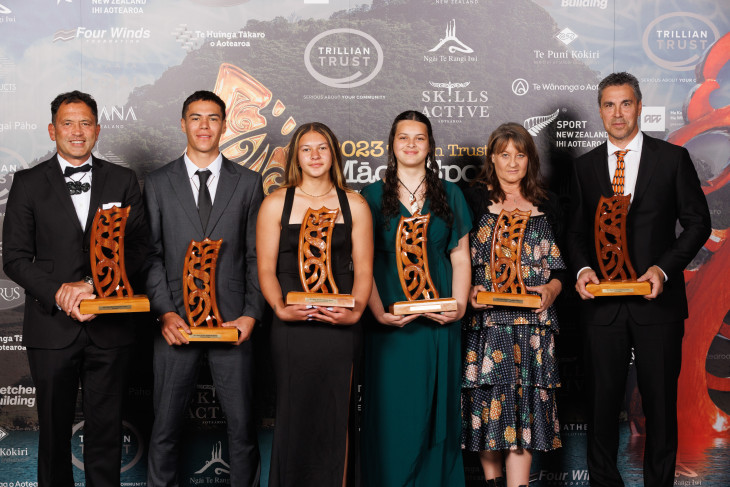 Laquiesha Clifford with fellow Māori Sports Award recipients holding their trophies